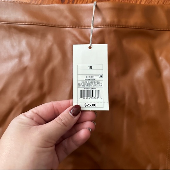 A new Day NWT pleather skirt - Picture 3 of 3